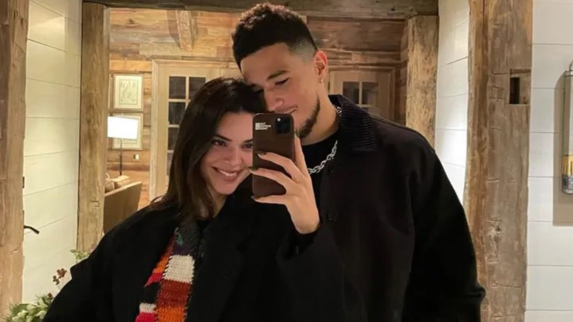 Kendall Jenner Shares FULLY Nude Picture Amid Devin Booker Split | Al